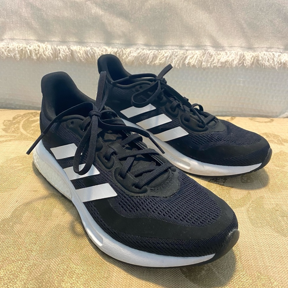 Adidas Supernovas size 7